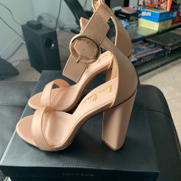Lulu’s Heel - Picture 3 of 5